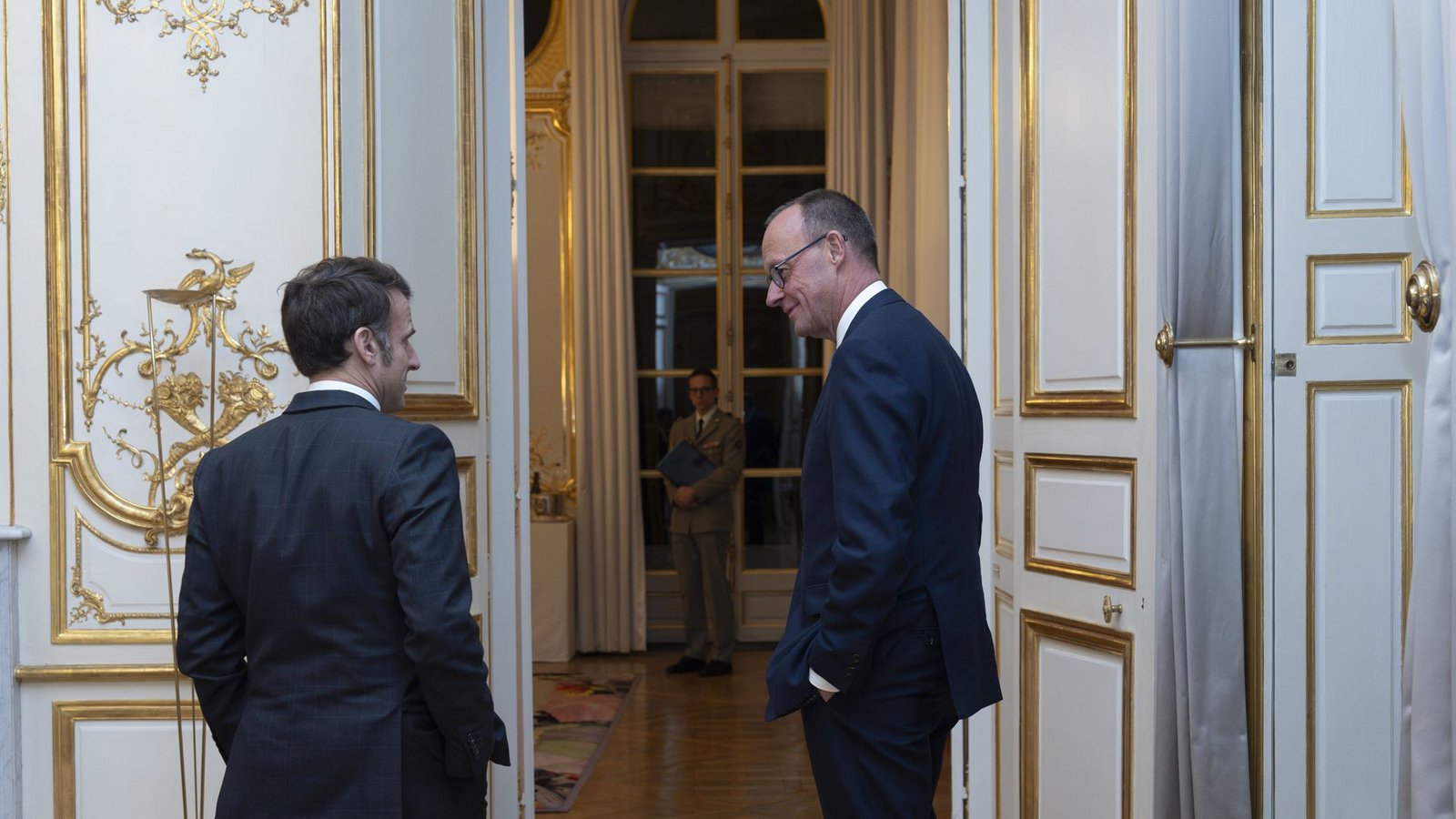 Frankreichs Präsident Emmanuel Macron trifft in Berlin auf Friedrich Merz. (Archivbild)Foto: dpa/Sarah steck
