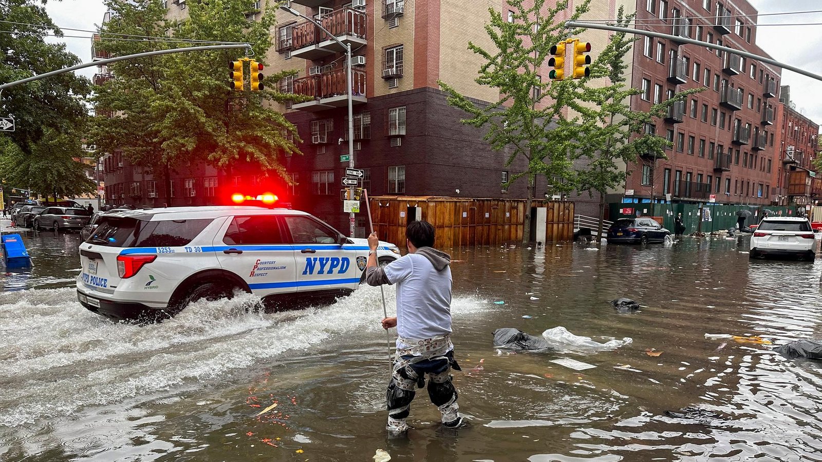Heftiger Regen hat in New York City für Überschwemmungen gesorgt.Foto: Jake Offenhartz/dpa Heftiger Regen hat in New York City für Überschwemmungen gesorgt.Foto: Jake Offenhartz/dpa