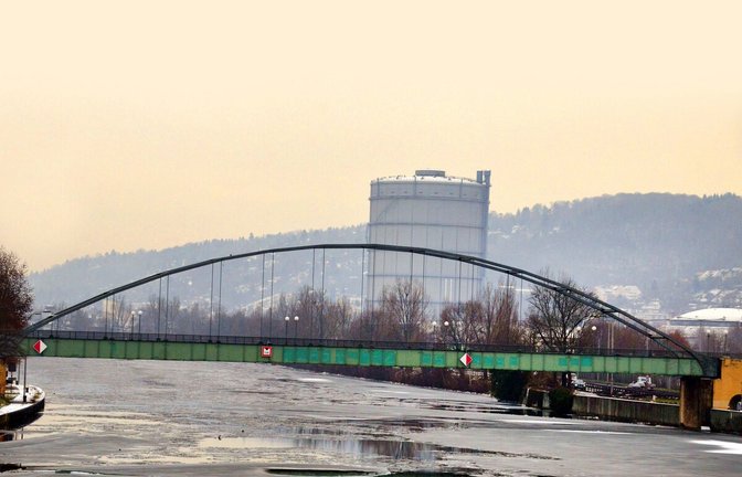 Am Berger Steg hat eine junge Frau ein 14-jähriges Mädchen aus dem kalten Neckar gerettet.Am Berger Steg hat eine junge Frau ein 14-jähriges Mädchen aus dem kalten Neckar gerettet.<span class='image-autor'>Foto: Fotoagentur Stuttg/Andreas Rosar</span>