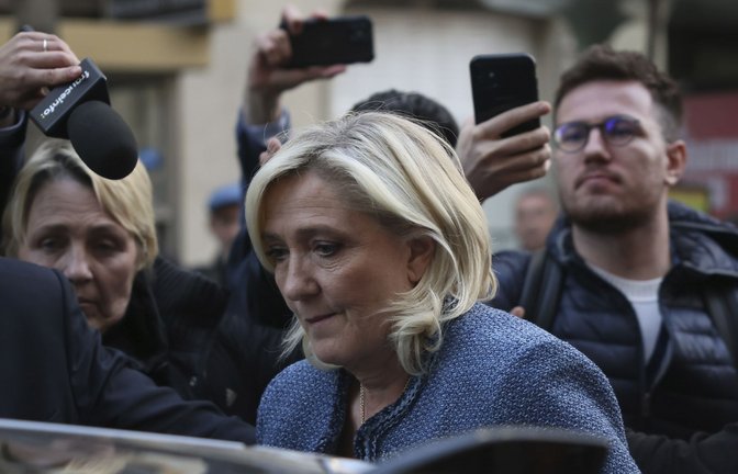 Le Pen wurde von einem französischen Gericht wegen Veruntreuung verurteilt.<span class='image-autor'>Foto: AP/Thomas Padilla</span>