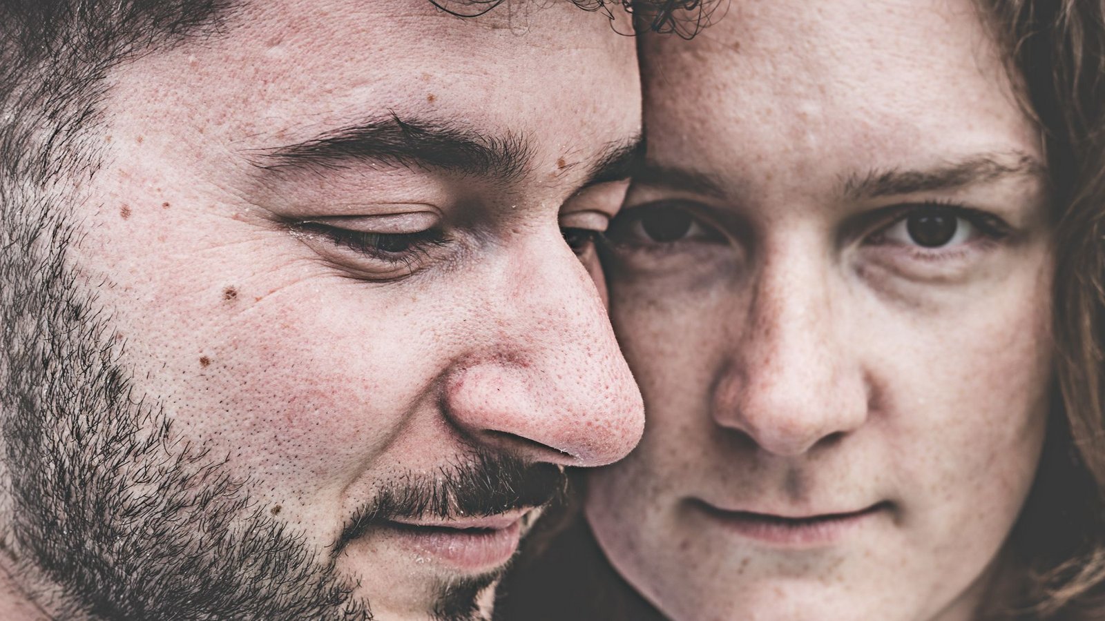 Jonathan und Julia verbindet eine Jugendliebe, seit 2018 sind sie verheiratet.Foto: © sichtlichmensch/
Andy Reiner