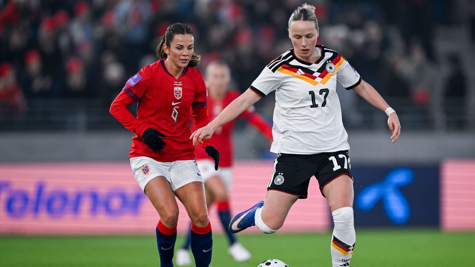 DFB-Verteidigerin Franziska Kett (r) machte über die linke Seite viel Tempo.Foto: Carina Johansen/NTB/dpa