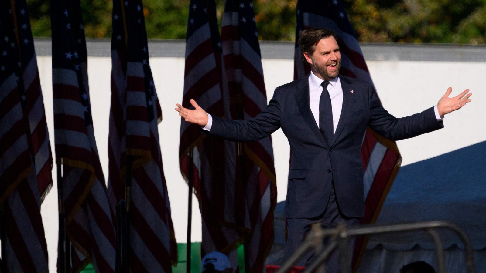 J.D. Vance bei einer Wahlkampfveranstaltung in Butler, Pennsylvania.Foto: Getty Images via AFP/JEFF SWENSEN J.D. Vance bei einer Wahlkampfveranstaltung in Butler, Pennsylvania.Foto: Getty Images via AFP/JEFF SWENSEN
