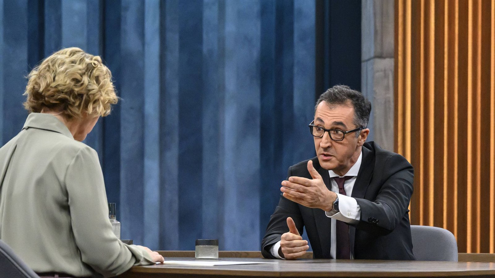 Bei Caren Miosga war am Sonntagabend unter anderem auch Cem Özdemir zu Gast.Foto: IMAGO/HMB-Media Bei Caren Miosga war am Sonntagabend unter anderem auch Cem Özdemir zu Gast.Foto: IMAGO/HMB-Media