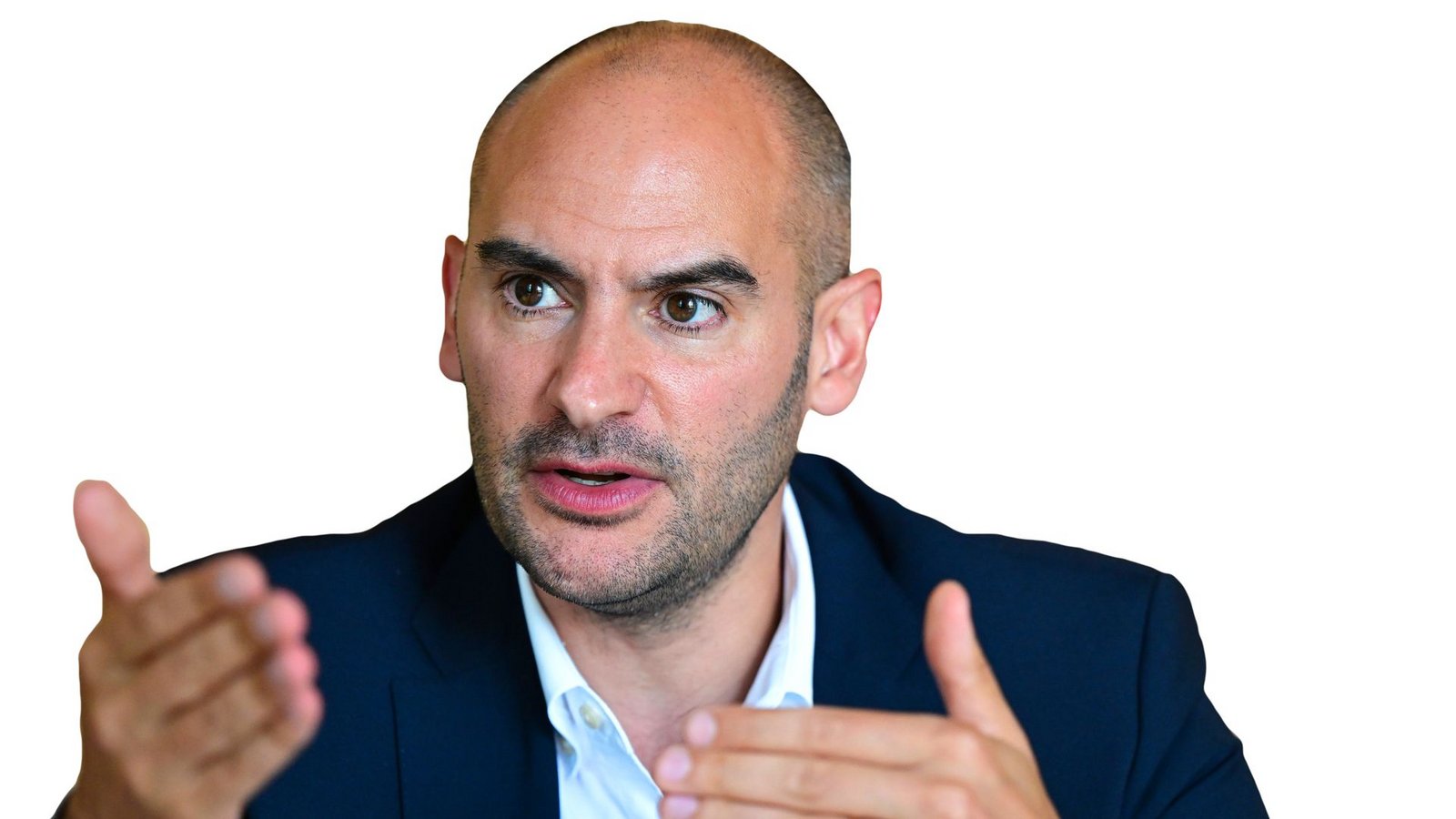 Baden-Württembergs grüner Finanzminister Danyal Bayaz macht dem CDU-Kanzlerkandidaten Friedrich Merz ein Angebot zur Finanzierung der Verteidigung.Foto: dpa/Bernd Weißbrod Baden-Württembergs grüner Finanzminister Danyal Bayaz macht dem CDU-Kanzlerkandidaten Friedrich Merz ein Angebot zur Finanzierung der Verteidigung.Foto: dpa/Bernd Weißbrod