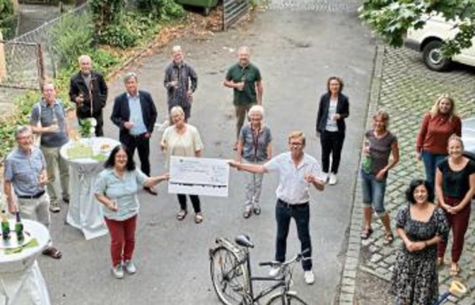 Fälle häuslicher Gewalt haben im Lockdown zugenommen. Deshalb spendet die Kreistagsfraktion der Grünen für das Ludwigsburger Frauenhaus.  Foto: p