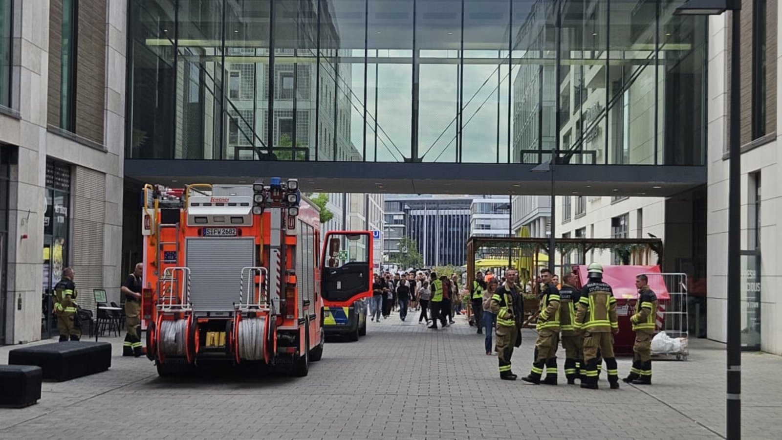 Am Donnerstag soll der Tatverdächtige seine Ehefrau im Milaneo niedergestochen und angezündet haben.Andreas Rosar/Fotoagentur Stuttgart