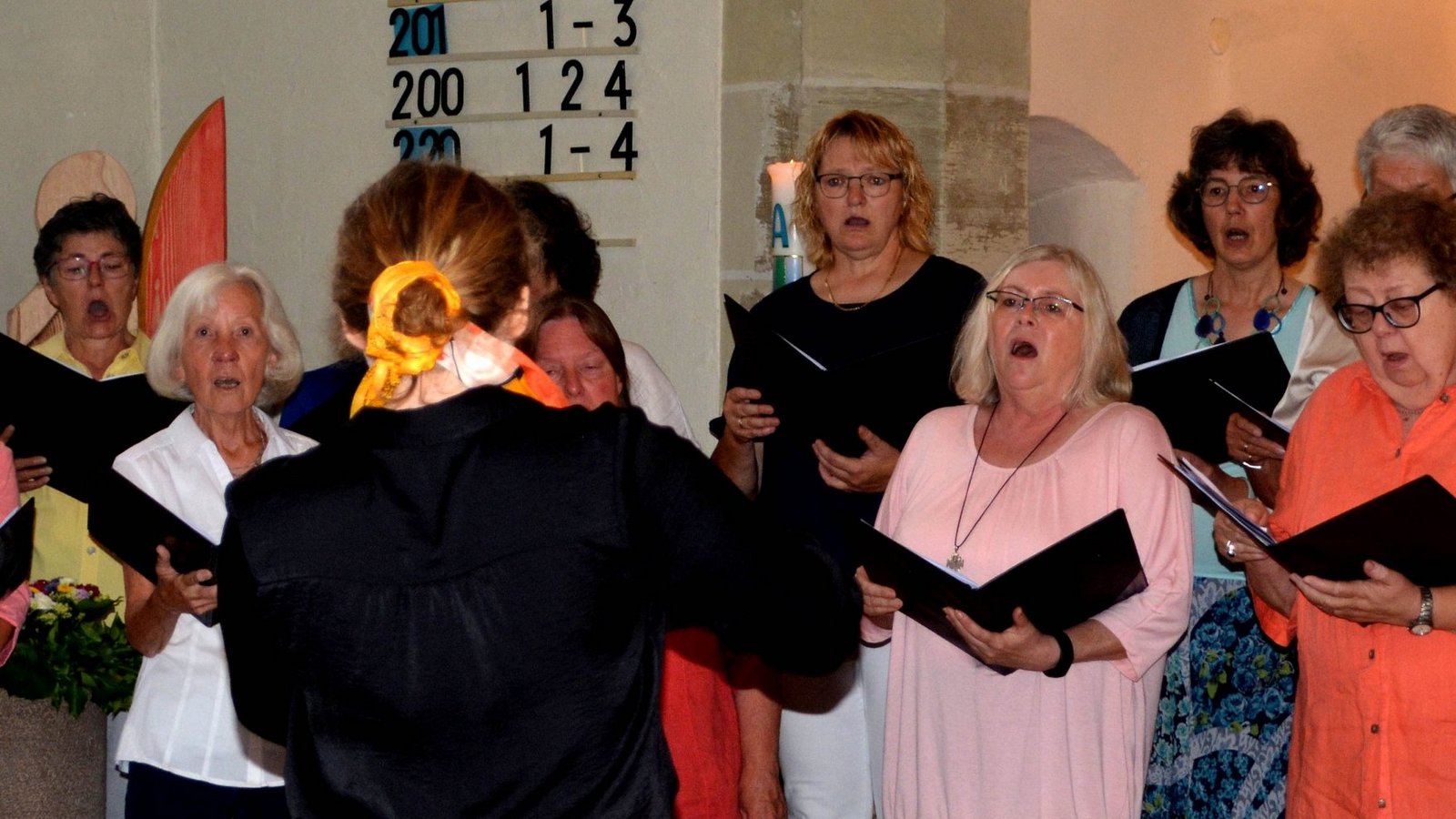 Nach einjähriger Suche hat der Illinger Kirchenchor jetzt wieder eine dauerhafte Leiterin. Beim jüngsten Auftritt dirigiert noch Sophie Mercier das Ensemble. .