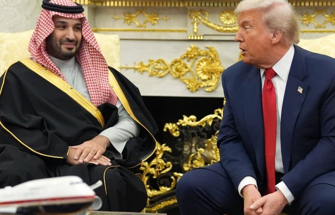 Kommen gut miteinander aus: Saudi-Arabiens Kronprinz Mohammed bin Salman (l.) und US-Präsident Donald Trump, hier bei einem Treffen im Weißen Haus.<span class='image-autor'>Evan Vucci/AP/dpa</span>