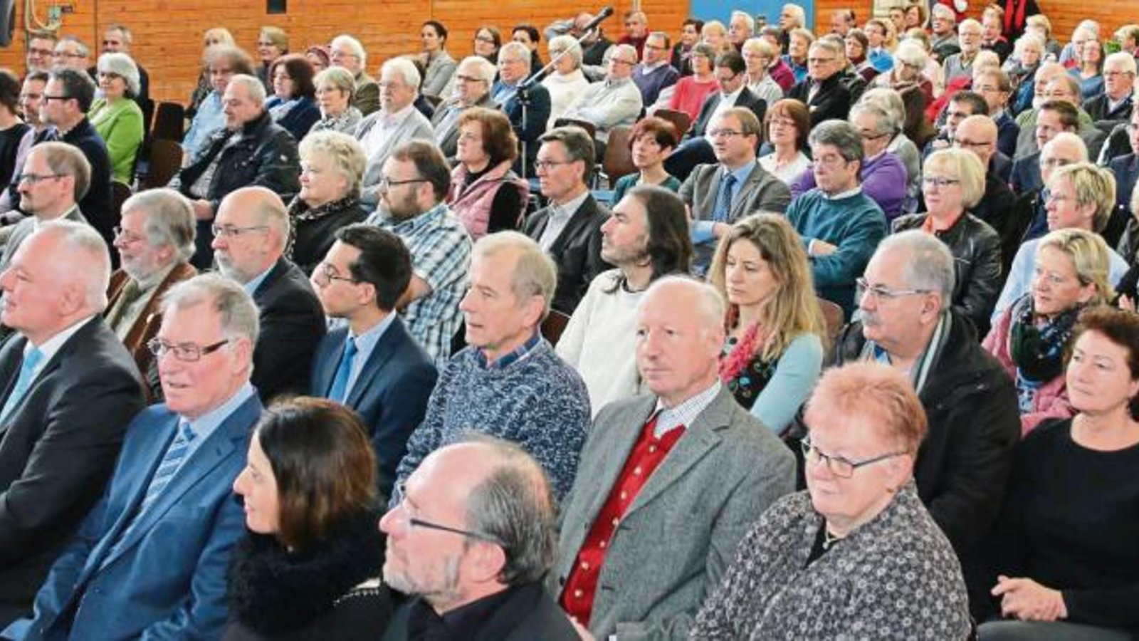 Über 200 Gäste gestern bei der Einwohnerversammlung in Häfnerhaslach. Fotos: Bögel Über 200 Gäste gestern bei der Einwohnerversammlung in Häfnerhaslach. Fotos: Bögel