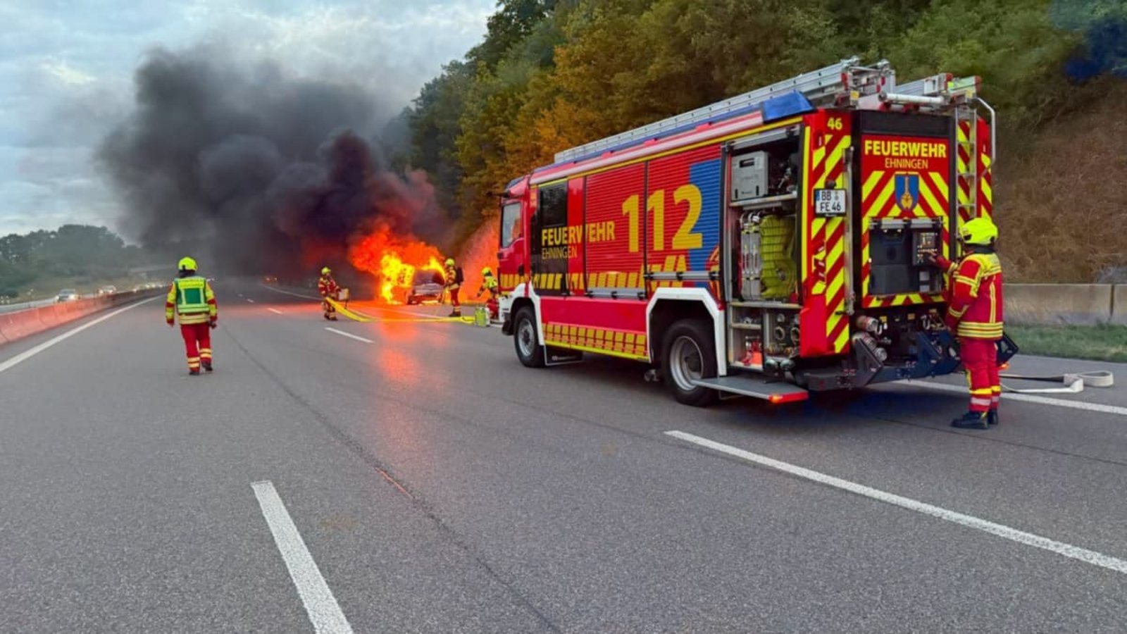 Auf der A81 bei Ehingen fing das Auto Feuer.SDMG
