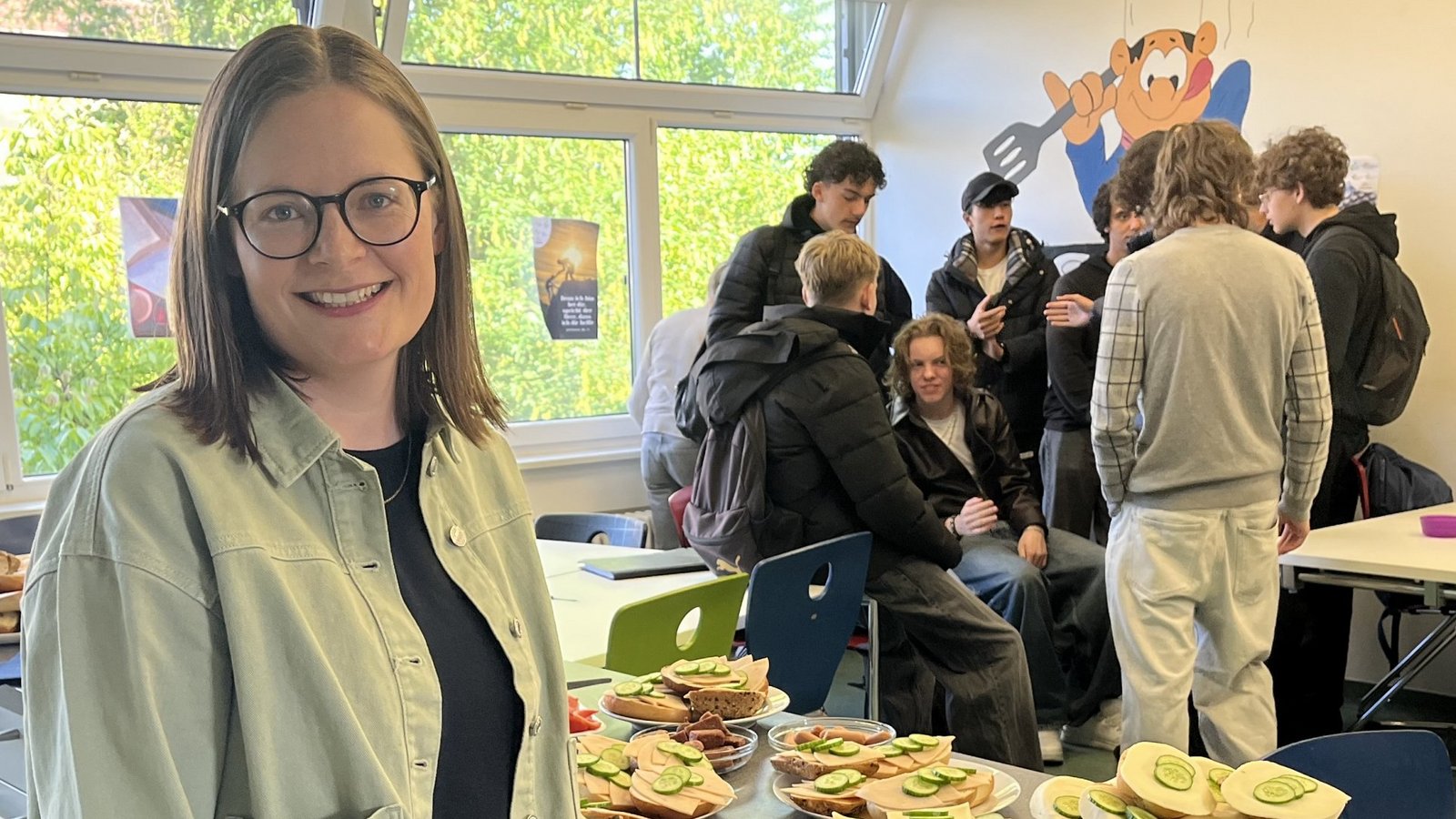 Initiatorin Magdalena Wendelstein am Büfett im Prüfungscafé.  Foto: Glemser