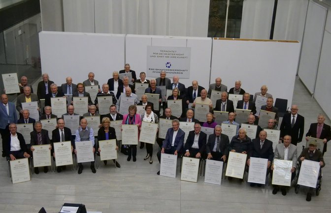 Rund 60 Jubilare werden am Montagnachmittag im Volksbankhaus Pforzheim mit dem Goldenen und dem Diamantenen Meistertitel ausgezeichnet.  <span class='image-autor'>Fotos: Friedrich</span>