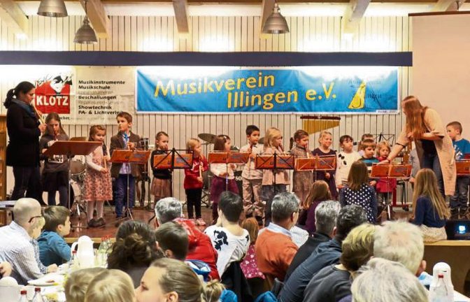 Vor einem vollen Saal zeigten die Kinder der Blockflötengruppen und der musikalischen Früherziehung unter Leitung von Bärbel Amos und Tanja Fritsch ihr Können.  Foto: p