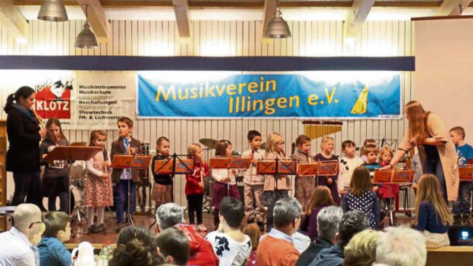 Vor einem vollen Saal zeigten die Kinder der Blockflötengruppen und der musikalischen Früherziehung unter Leitung von Bärbel Amos und Tanja Fritsch ihr Können. Foto: p Vor einem vollen Saal zeigten die Kinder der Blockflötengruppen und der musikalischen Früherziehung unter Leitung von Bärbel Amos und Tanja Fritsch ihr Können. Foto: p