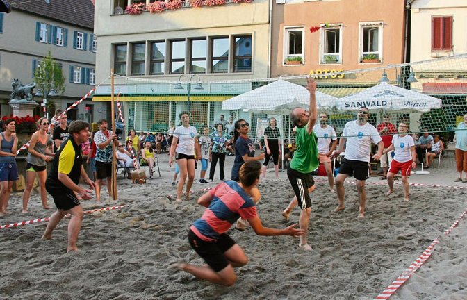 Am Donnerstag um 18 Uhr kämpfen die Mannschaften aus den Vaihinger Stadtteilen um die Meisterschaft beim Beach-Indiaca. Foto: Archiv