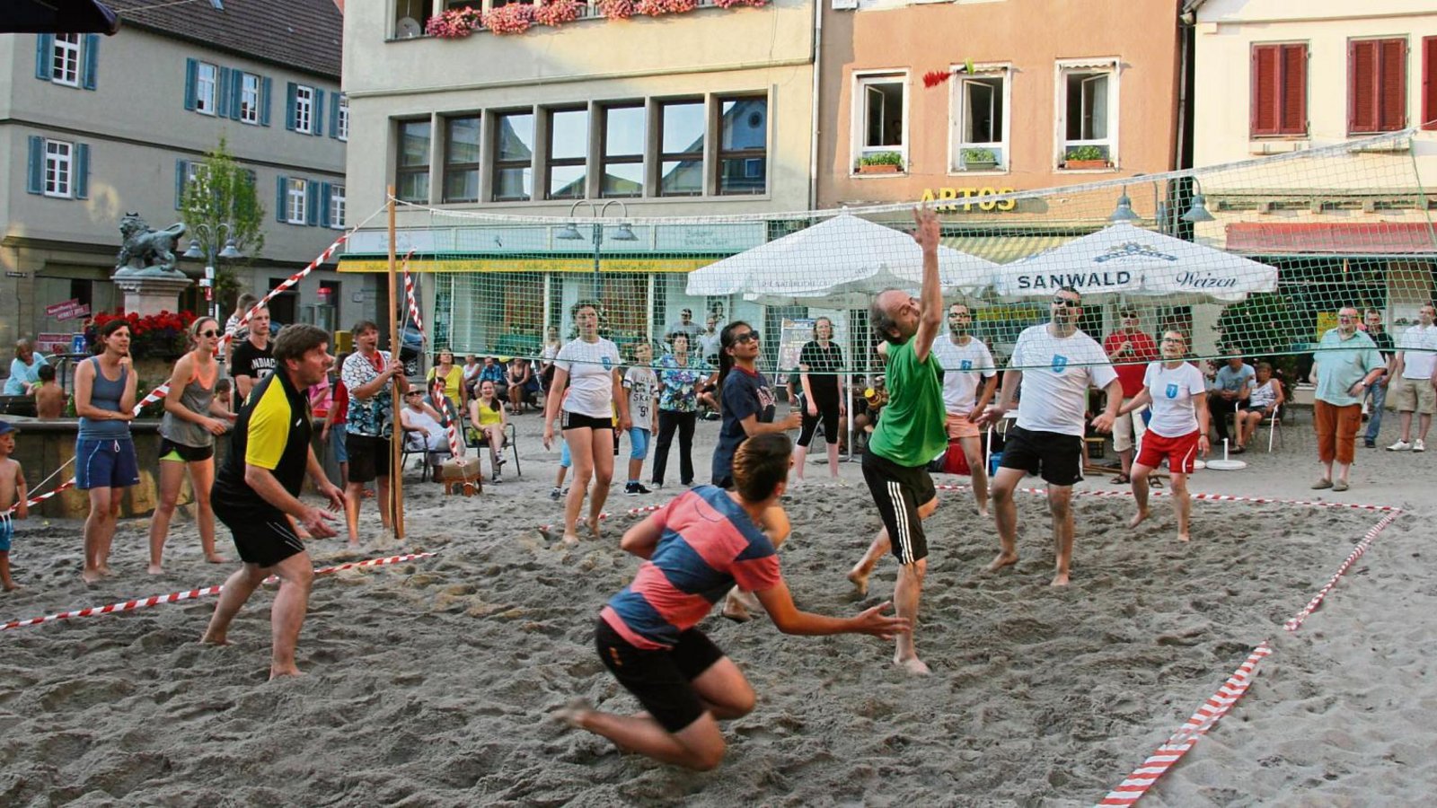 Am Donnerstag um 18 Uhr kämpfen die Mannschaften aus den Vaihinger Stadtteilen um die Meisterschaft beim Beach-Indiaca. Foto: Archiv Am Donnerstag um 18 Uhr kämpfen die Mannschaften aus den Vaihinger Stadtteilen um die Meisterschaft beim Beach-Indiaca. Foto: Archiv