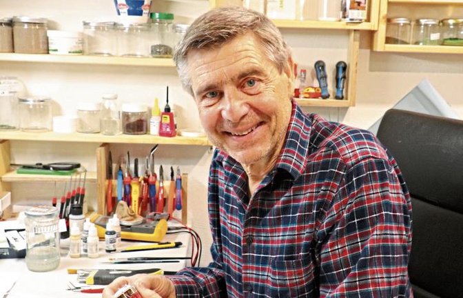 Harald Neumann sieht man seine Begeisterung für den Modellbau an.  Fotos: Gergen