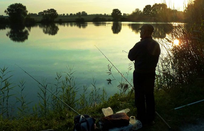 Beim Angeln die Ruhe in der Natur auf sich wirken lassen. Archivfoto: VKZ/Arning