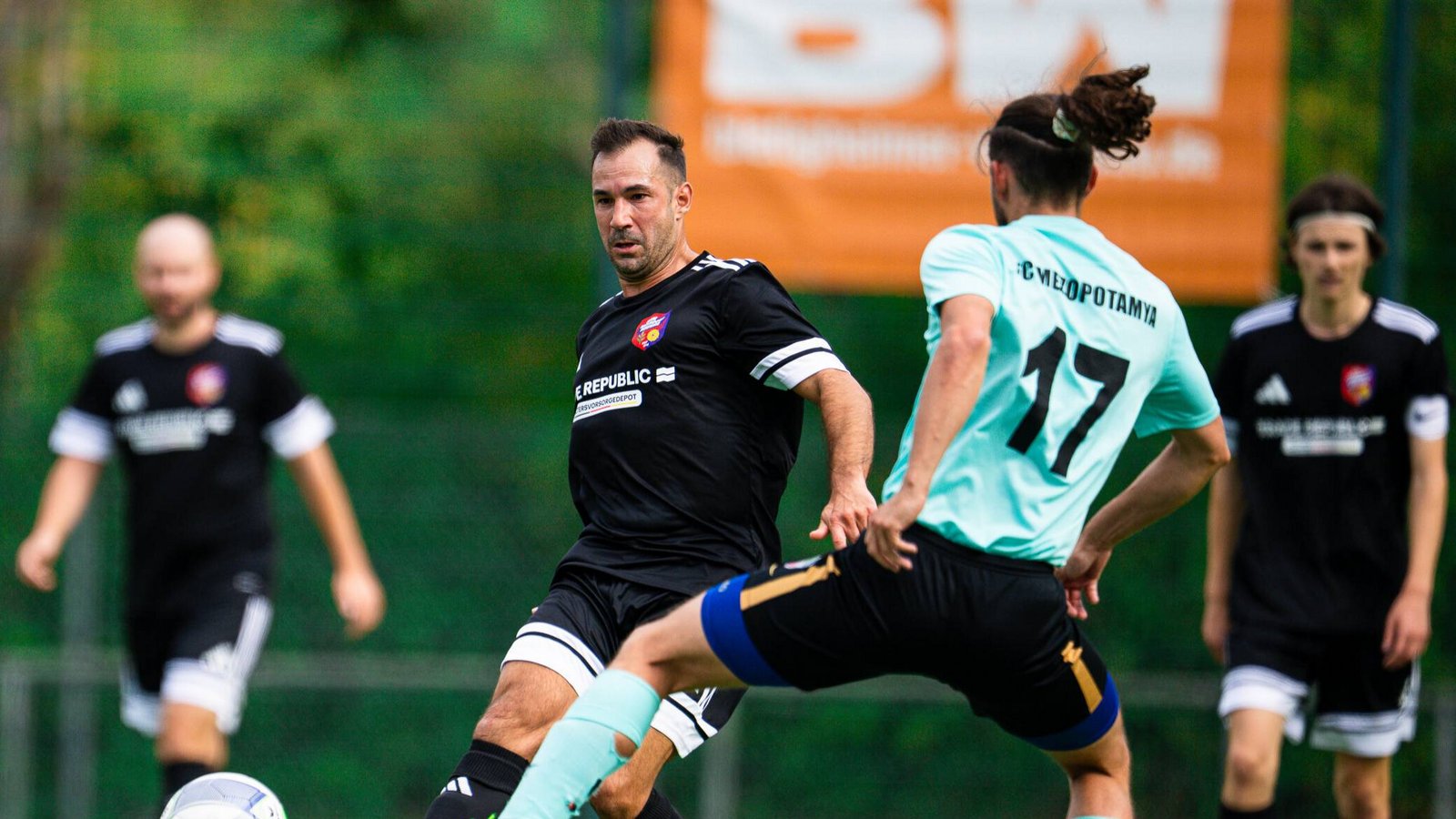 Roberto Ancona (links) hat mit der SGM Nussdorf/Roßwag derzeit alles im Griff. Foto: Krause