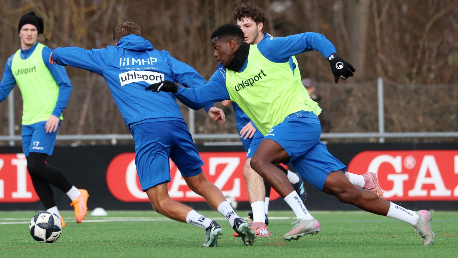 Abdoulie Mboob ging beim ersten Training gleich voll zur Sache.Foto: Baumann/Julia Rahn Abdoulie Mboob ging beim ersten Training gleich voll zur Sache.Foto: Baumann/Julia Rahn