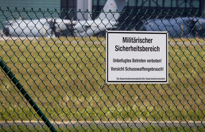 Transportflugzeuge vom Typ Airbus A400M stehen auf dem Fliegerhorst Wunstorf. Deutschland bietet Venezuela Unterstützung an.<span class='image-autor'>Foto: Moritz Frankenberg/dpa</span>