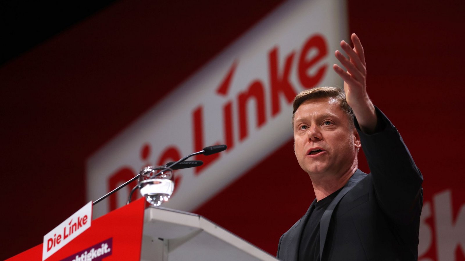 Linken-Chef Martin Schirdewan nennt den Merz-Flug einen „Fehltritt eines Spitzenpolitikers“.Foto: dpa/Karl-Josef Hildenbrand Linken-Chef Martin Schirdewan nennt den Merz-Flug einen „Fehltritt eines Spitzenpolitikers“.Foto: dpa/Karl-Josef Hildenbrand