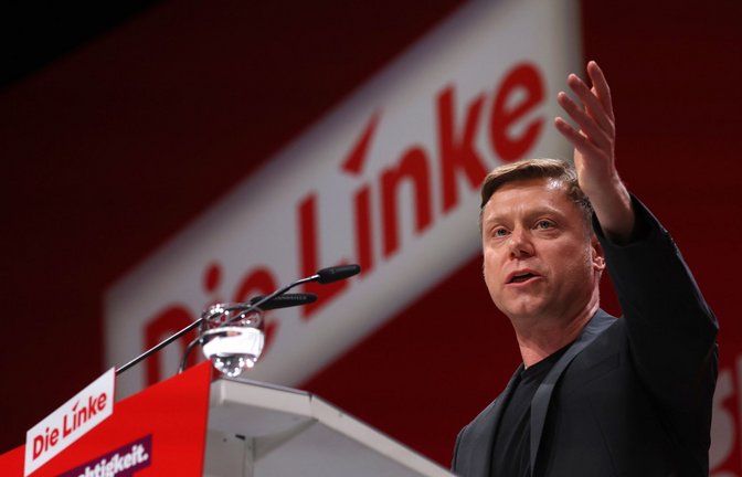 Linken-Chef Martin Schirdewan nennt den Merz-Flug einen „Fehltritt eines Spitzenpolitikers“.<span class='image-autor'>Foto: dpa/Karl-Josef Hildenbrand</span>