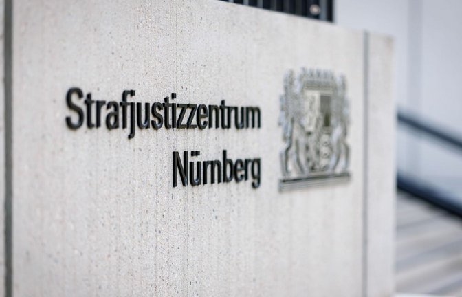 Eine ehemalige Polizeiangestellte hat am Landgericht Nürnberg-Fürth eingeräumt, sich regelmäßig aus der Asservatenkammer des Polizeipräsidiums Mittelfranken bedient zu haben (Symbolfoto).<span class='image-autor'>Foto: Daniel Karmann/dpa</span>