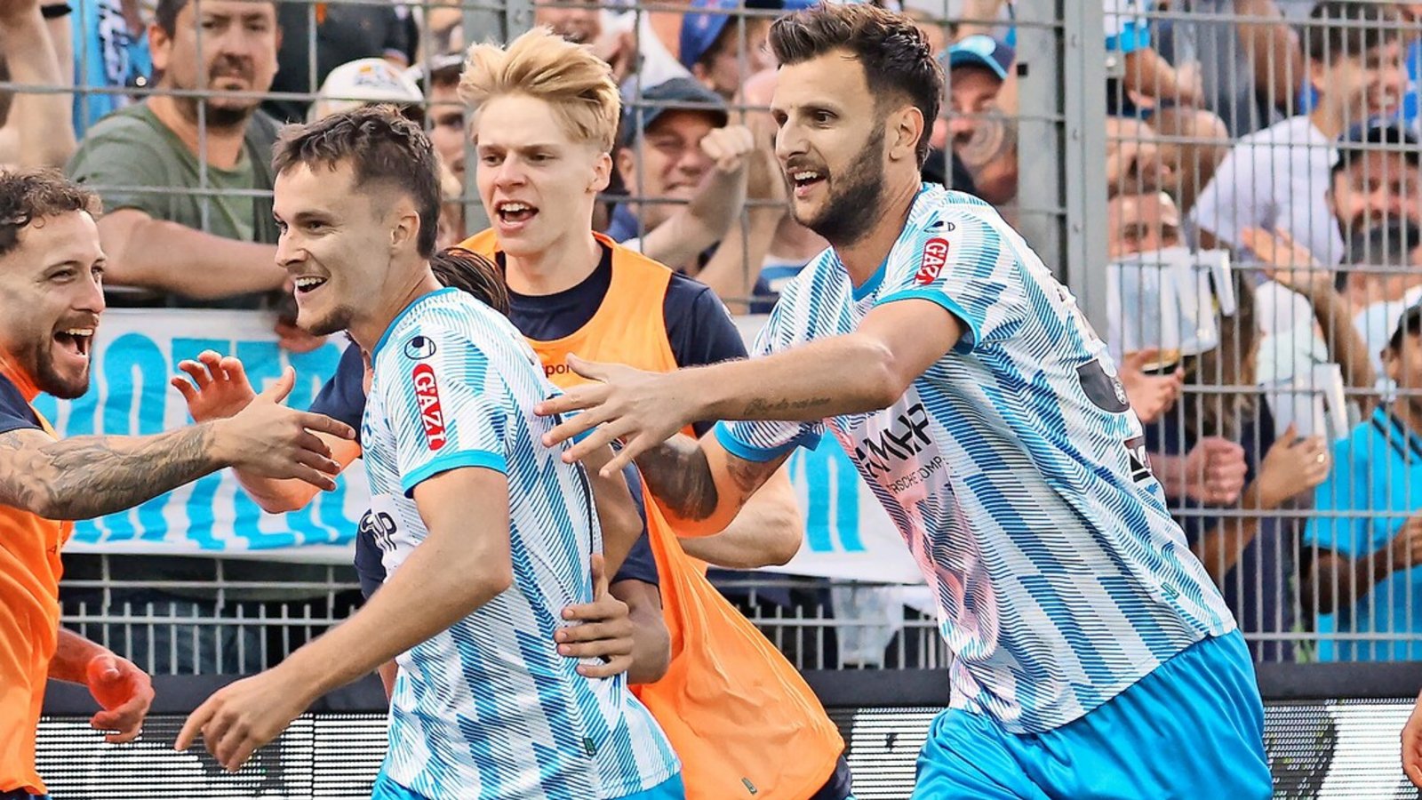 Maximilian Zaiser (2. v. li.) traf schon gegen den SSV Ulm 1846 und erzielte zuletzt in Homburg den 1:0-Siegtreffer.Foto: Baumann Maximilian Zaiser (2. v. li.) traf schon gegen den SSV Ulm 1846 und erzielte zuletzt in Homburg den 1:0-Siegtreffer.Foto: Baumann