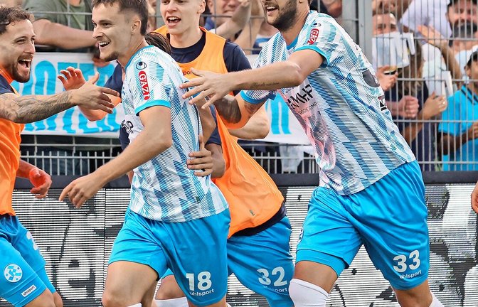 Maximilian Zaiser (2. v. li.) traf schon gegen den SSV Ulm 1846 und erzielte zuletzt in Homburg den 1:0-Siegtreffer.<span class='image-autor'>Foto: Baumann</span>
