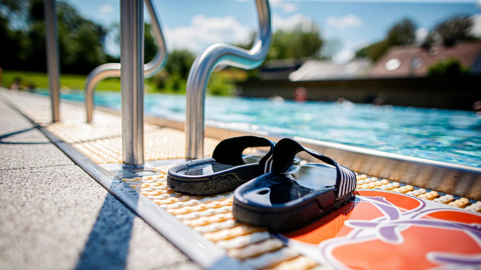Angenehme, sommerliche Temperaturen laden zu einem Besuch im Freibad ein. (Symbolbild)Foto: IMAGO/Funke Foto Services/IMAGO/Andr Angenehme, sommerliche Temperaturen laden zu einem Besuch im Freibad ein. (Symbolbild)Foto: IMAGO/Funke Foto Services/IMAGO/Andr