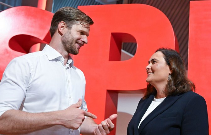 Robin Mesarosch  und Isabel Cademartori stellen die neue Doppelspitze der SPD in Baden-Württemberg.<span class='image-autor'>Foto: Bernd Weißbrod/dpa/Bernd Weißbrod</span>