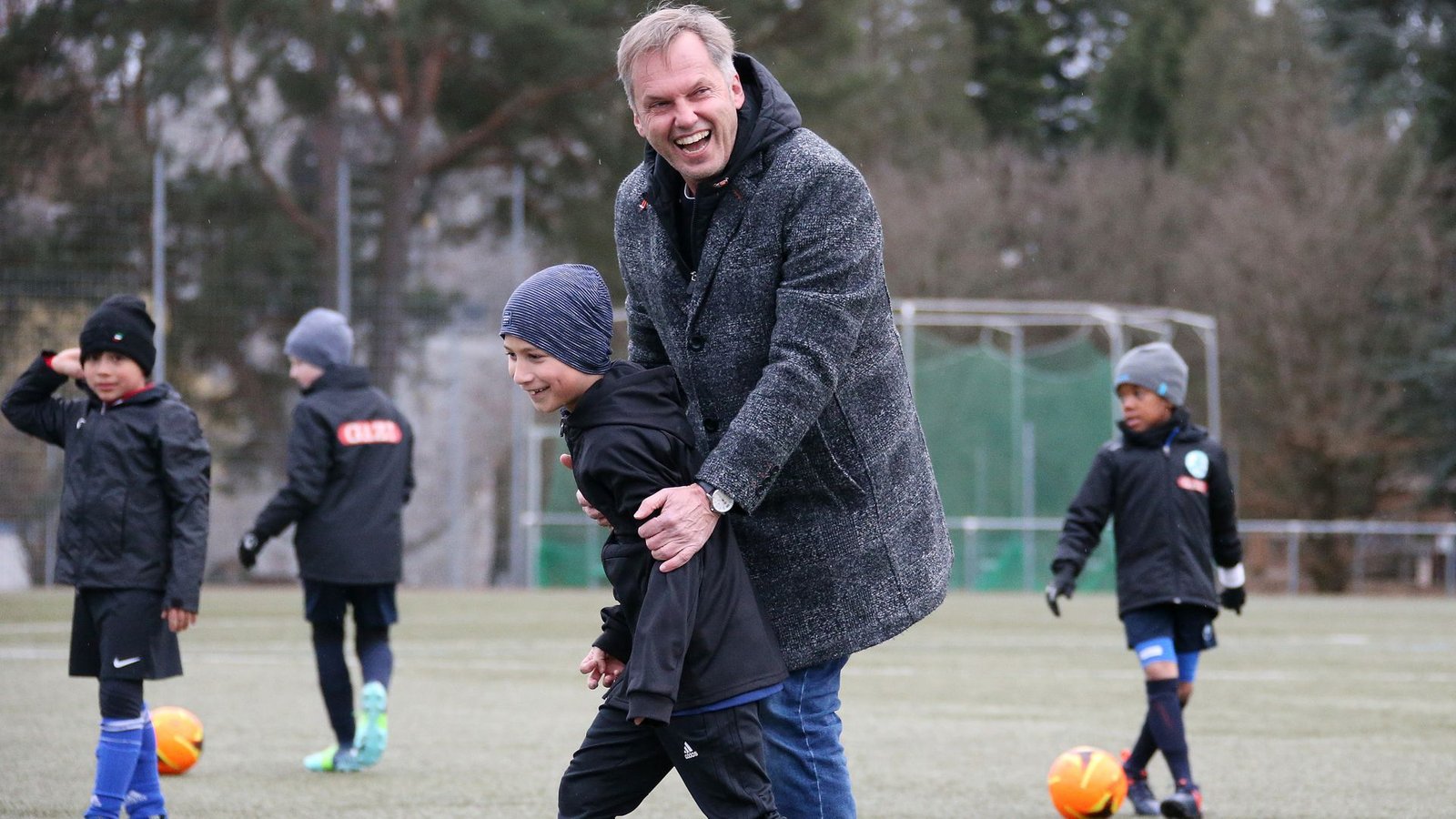 Die Arbeit mit Kinder und Jugendlichen macht Norbert Stippel Spaß – am 30. Juni beendet er auf eigenen Wunsch seine Arbeit im Nachwuchsleistungszentrum der Kickers.Foto: Pressefoto Baumann Die Arbeit mit Kinder und Jugendlichen macht Norbert Stippel Spaß – am 30. Juni beendet er auf eigenen Wunsch seine Arbeit im Nachwuchsleistungszentrum der Kickers.Foto: Pressefoto Baumann