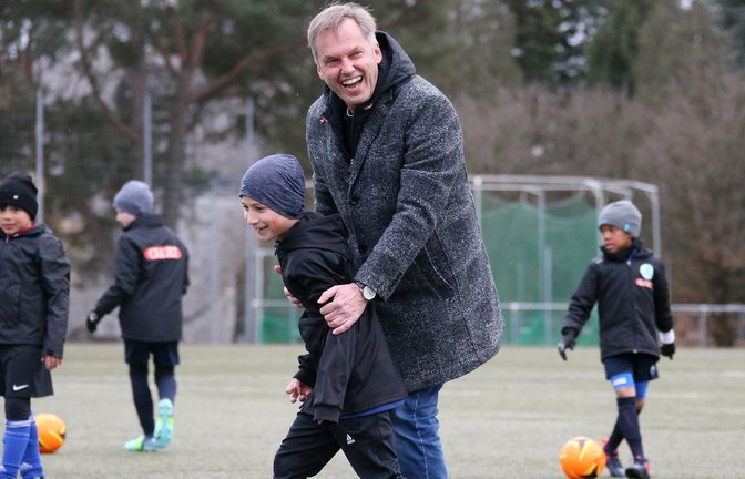 Die Arbeit mit Kinder und Jugendlichen macht Norbert Stippel Spaß – am 30. Juni beendet er auf eigenen Wunsch seine Arbeit im Nachwuchsleistungszentrum der Kickers.<span class='image-autor'>Foto: Pressefoto Baumann</span>