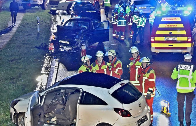 Die Fahrbahn musste für mehrere Stunden gesperrt werden.<span class='image-autor'>Foto: KS-Images.de / Andreas Rometsch</span>