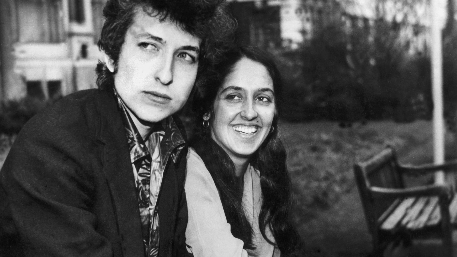 Diese Aufnahme von 1965 zeigt den jungen Dylan und seine Kollegin Joan Baez.Foto: UPI/dpa