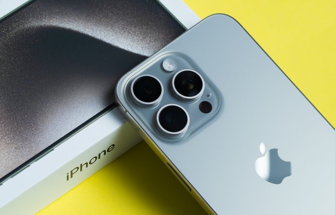 Das iPhone 17 wird mit Spannung erwartet (Symbolbild).<span class='image-autor'>Foto: Aleksandrkozak / shutterstock.com</span>