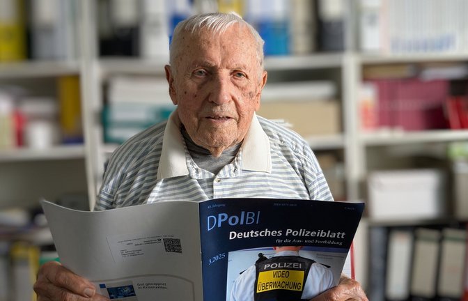 Auch mit 100 noch ein bisschen Kriminalist: Ex-Landespolizeipräsident Dr. Alfred Stümper.<span class='image-autor'>Foto: Wolf-Dieter Obst</span>