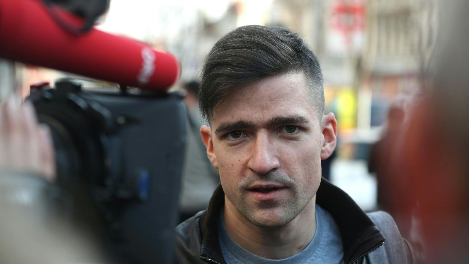 Martin Sellner fühlt sich als Dressman der Identitären Bewegung.Foto: dpa/Georg Hochmuth