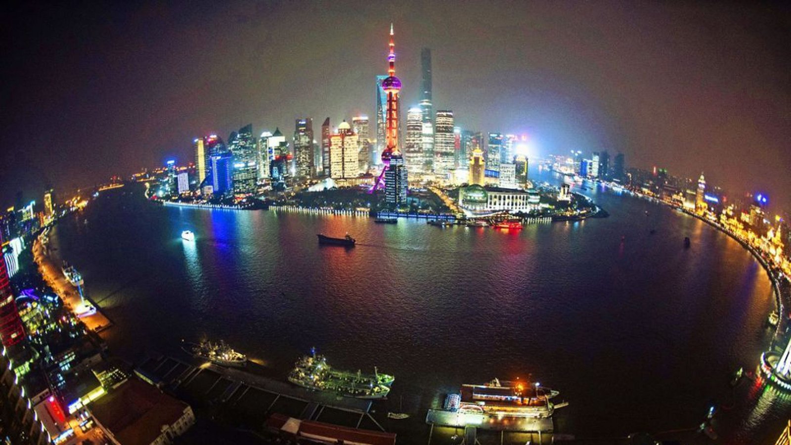 Schanghai (China): 2008 brachten die Erschütterungen durch ein weiteres schweres Beben (Stärke 7,8) nahe der Elf-Millionen-Metropole Chengdu in Peking (1500 Kilometer entfernt) und Schanghai (2100 Kilometer entfernt, rund 18,5 Millionen Einwohner) Wolkenkratzer und Gebäude zum Schwanken.Foto: dpa Schanghai (China): 2008 brachten die Erschütterungen durch ein weiteres schweres Beben (Stärke 7,8) nahe der Elf-Millionen-Metropole Chengdu in Peking (1500 Kilometer entfernt) und Schanghai (2100 Kilometer entfernt, rund 18,5 Millionen Einwohner) Wolkenkratzer und Gebäude zum Schwanken.Foto: dpa