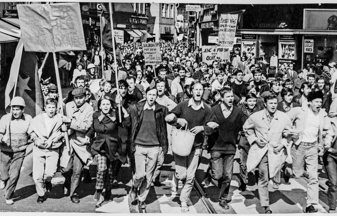 Vietnam-Demonstration in der Heidelberger Hauptstraße, Mai 1968<span class='image-autor'>Foto: Stadtarchiv Heidelberg, privat, Eberhard Reuß</span>