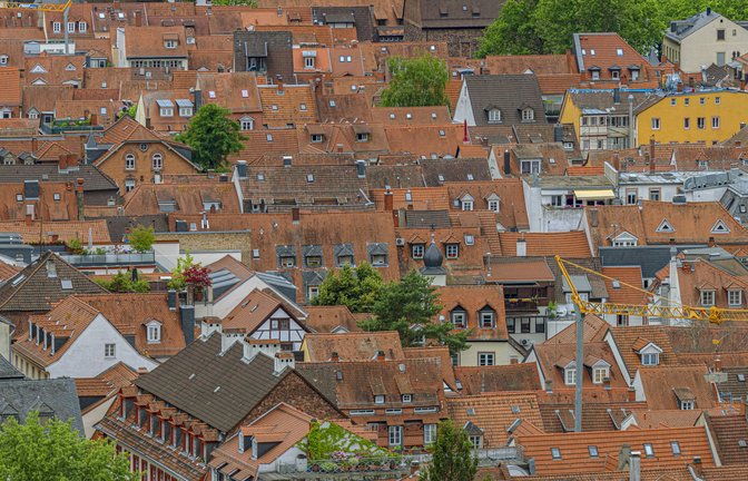 Hausdächer in der Heidelberger Altstadt (Symbolbild)<span class='image-autor'>Foto: IMAGO/Norbert Neetz/IMAGO/Norbert Neetz</span>
