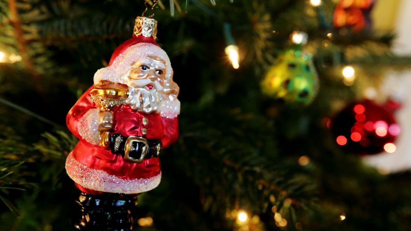 Weihnachten ohne Tannenbaum, Schmuck und Lichterkette? Undenkbar.Foto: dpa Weihnachten ohne Tannenbaum, Schmuck und Lichterkette? Undenkbar.Foto: dpa