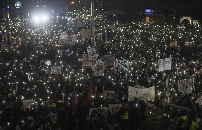 In Serbien kommt es zu massiven Protesten.<span class='image-autor'>Foto: dpa/Darko Vojinovic</span>