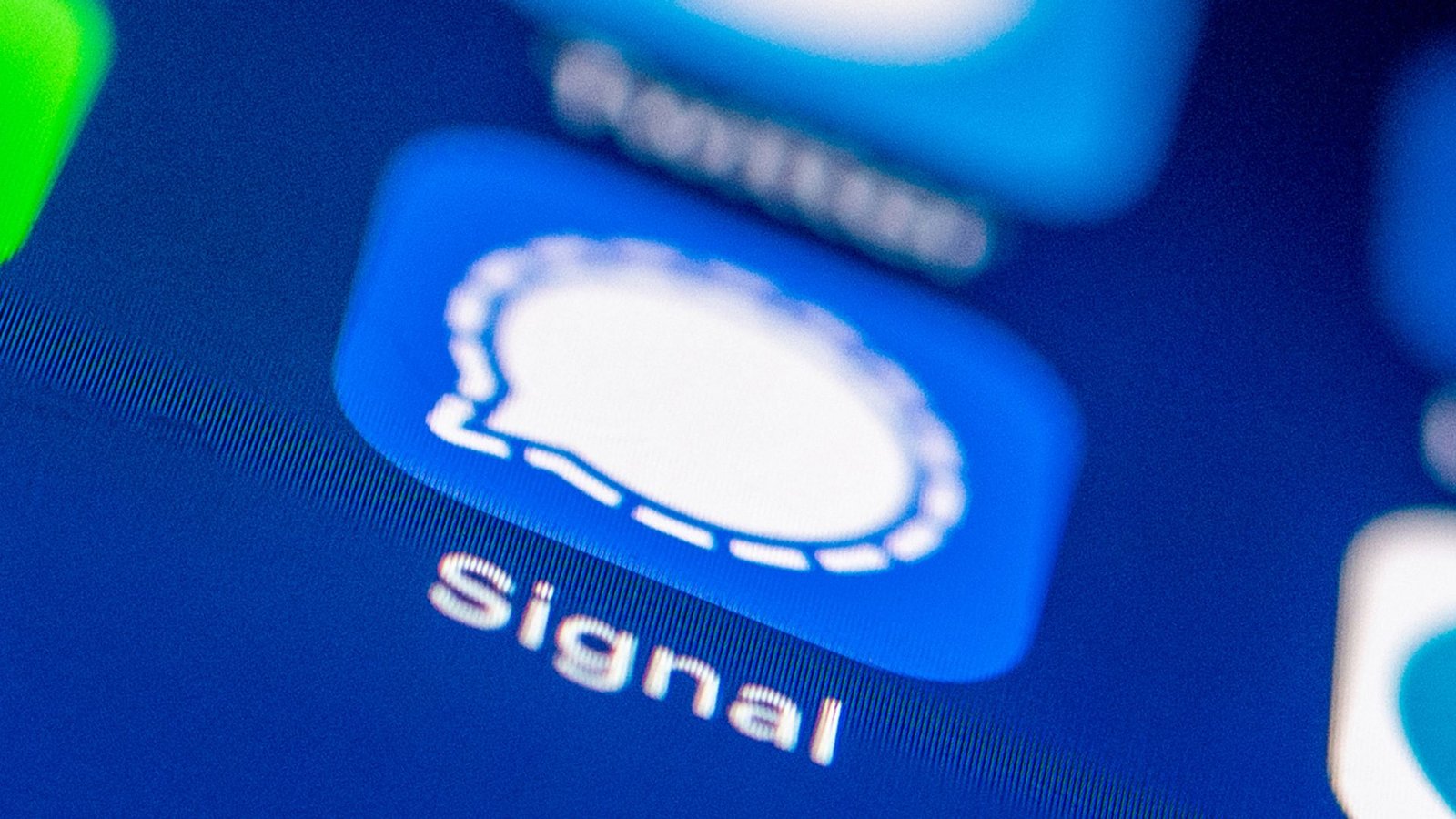 Die Angreifer versuchen bei der laufenden Phishing-Kampagne Nutzerkonten zu übernehmen, um Informationen abzusaugen - auch aus Chatgruppen. (Symbolbild)Foto: Zacharie Scheurer/dpa-tmn/dpa