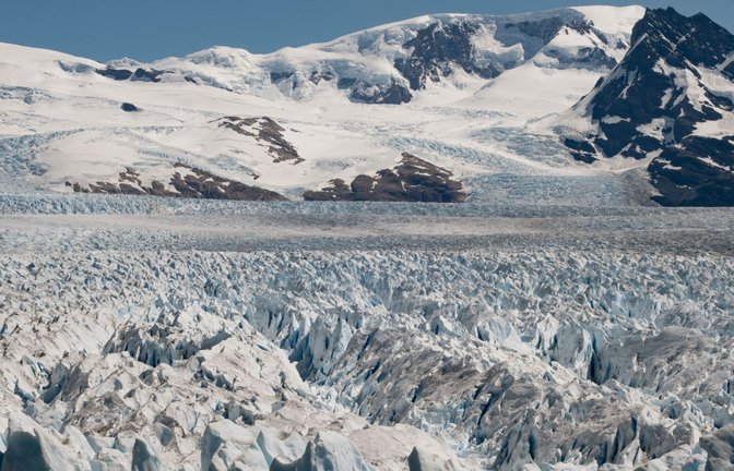 Der Perito-Moreno-Gletscher, Bismarck-Gletscher oder Francisco-Gormáz-Gletscher ist einer der größten Auslassgletscher des Südlichen Patagonischen Eisfeldes, des größten Gletschergebietes der südamerikanischen Anden.<span class='image-autor'>Foto: Romina Cruz/dpa</span>