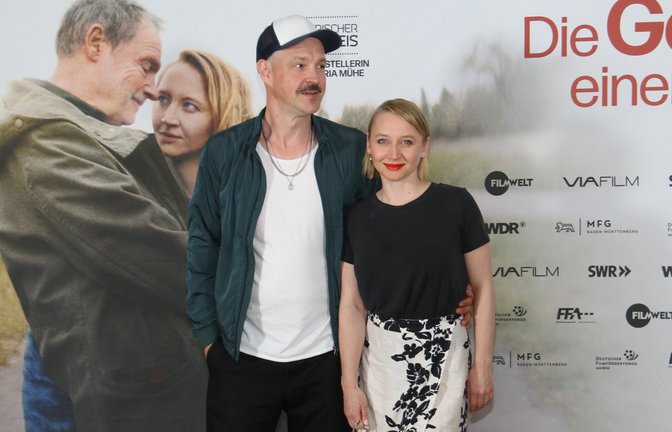 Anna Maria Mühe mit Regisseur Karsten Dahlem, auf dem Plakat links mit „Vater“ Wittenborn.