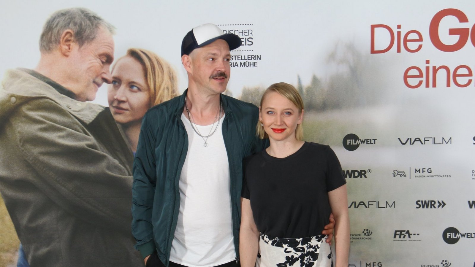 Anna Maria Mühe mit Regisseur Karsten Dahlem, auf dem Plakat links mit „Vater“ Wittenborn.