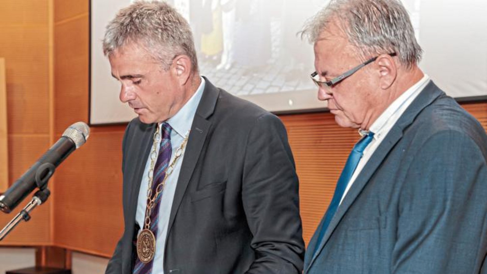 Holger Albrich (links) und Patrick Adrien bekräftigten die Partnerschaft.  Fotos: Pangerl